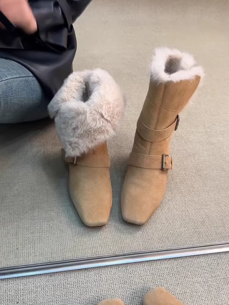 Phiên bản da bò ~ Giày bốt đi tuyết dày có khóa thắt lưng mũi vuông thời trang dành cho nữ, có thể mang hai chiều, gót dày, giày bốt cotton mùa đông sành điệu