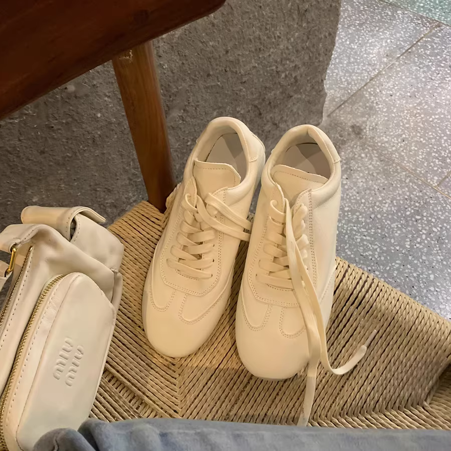 Phiên bản da bò ~ Giày tập luyện Đức màu trắng có dây buộc mũi tròn bằng da thật, giày thể thao màu trắng đế bằng dành cho nữ, giày thể thao thông thường phong cách đại học đa năng.