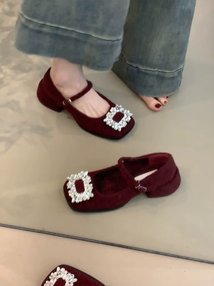Phiên bản da cừu ~ Giày Mary Jane có khóa vuông đính đá cho nữ, giày đế vuông có dây đeo đơn, giày đế vuông mũi vuông, giày cotton lót lông cừu miệng nông