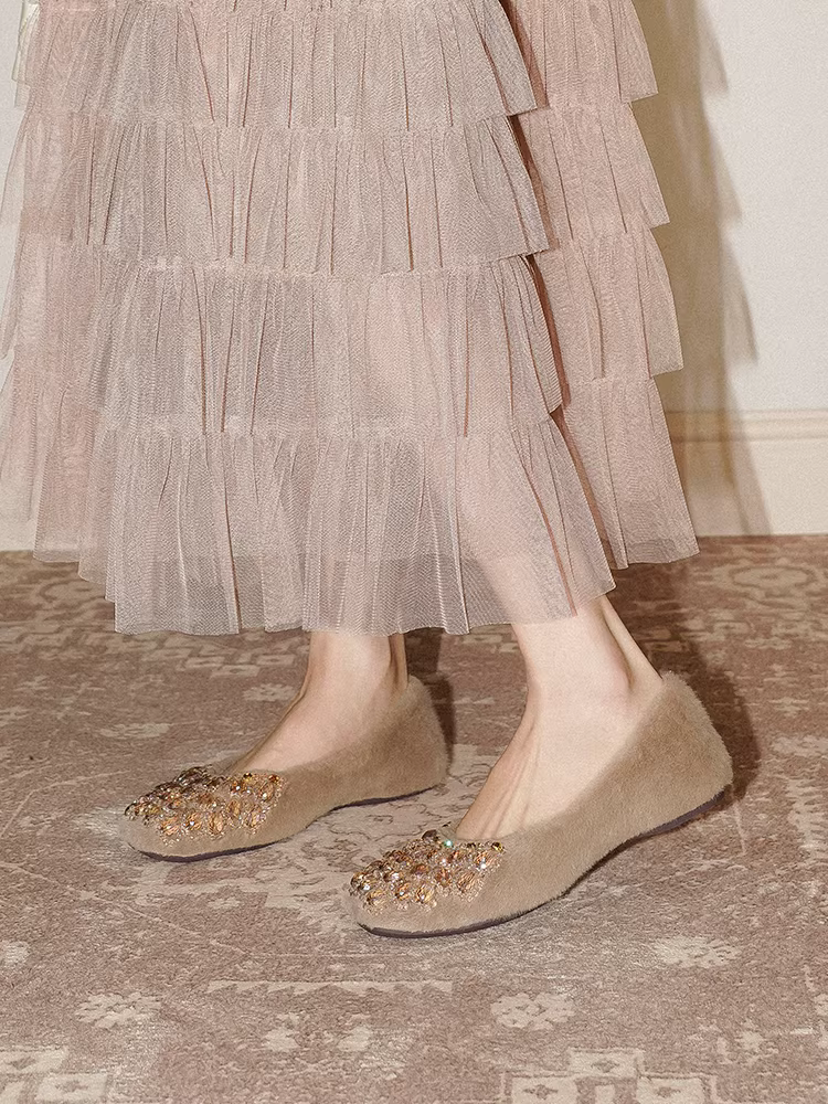 Pear Xiaoqi~ Giày đế bằng đính đá phong cách quý tộc dành cho nữ, mũi vuông, kiểu lười, giày lông mềm mại có độ tăng chiều cao ẩn giấu.