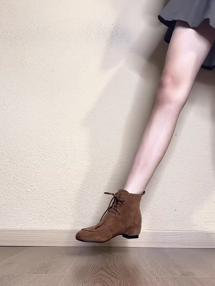 Phiên bản da bò ~ Giày bốt Martin kiểu dáng mới độc đáo và thời thượng dành cho nữ, giày bốt cao cổ bằng da lộn cổ điển có dây buộc, tăng chiều cao, kiểu kangaroo, bốt ngắn.
