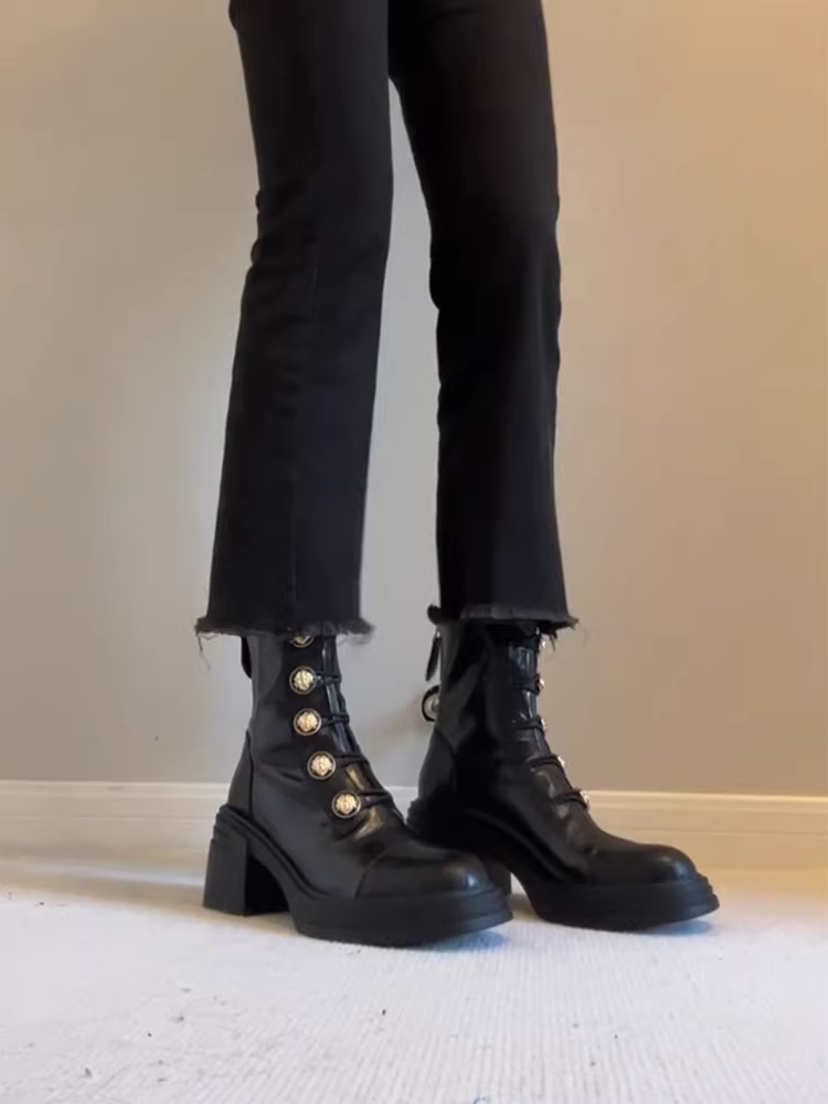 Phiên bản da bò ~ Giày bốt đế cao gót kiểu Chanel dành cho nữ, bốt cổ ngắn mũi tròn bằng da thật phong cách retro của Anh, bốt dáng ôm.