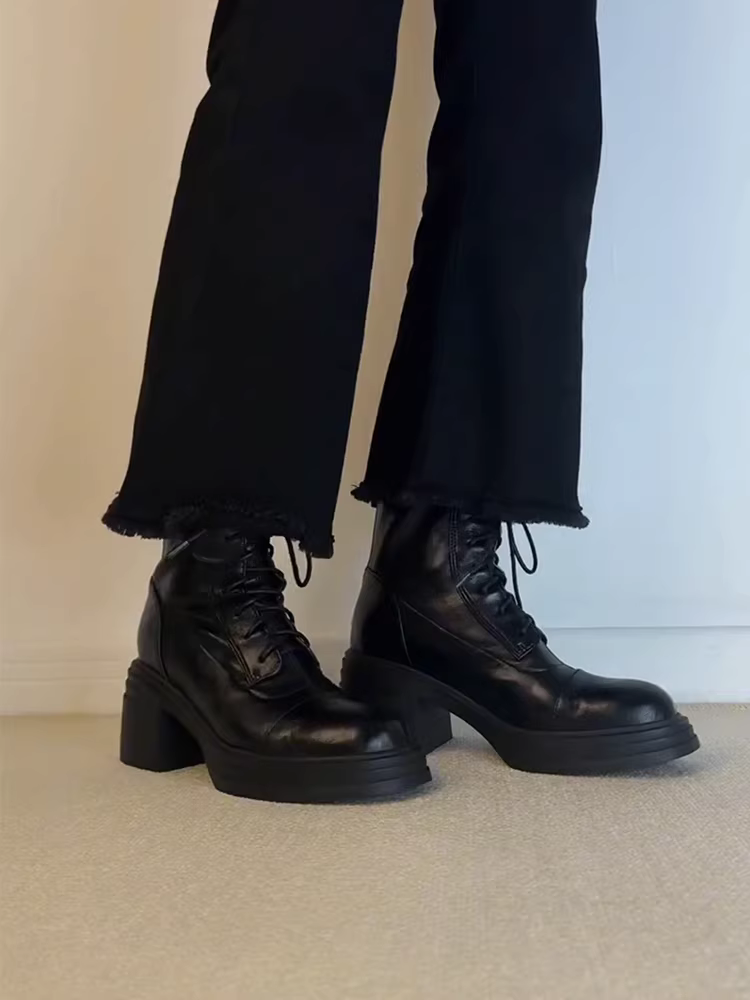 Phiên bản da bò ~ Giày bốt Martin da thật đế dày dành cho nữ, phong cách Anh quốc, mũi tròn cổ điển, gót dày, giày bốt đơn có khóa kéo bên hông giúp thon gọn.