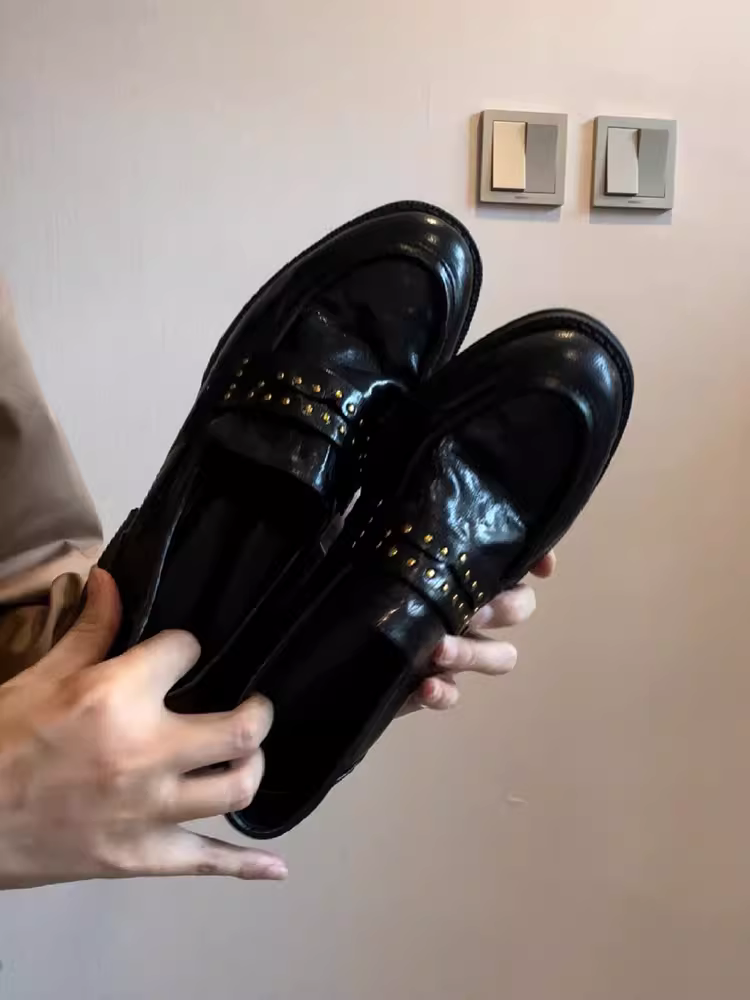 Phiên bản da cừu ~ Giày lười đế thấp đa năng màu đen phong cách Anh dành cho nữ, mũi tròn, gót dày, giày da kiểu lười