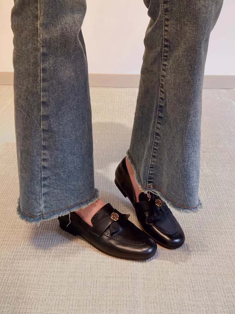 Phiên bản da cừu ~ Giày lười da thật kiểu Anh dành cho nữ, giày da đế bằng chạm khắc hoa trà đa năng