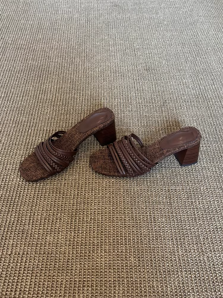 Phiên bản da cừu ~ dép xỏ ngón dệt bằng da thật thời trang cổ điển dành cho nữ, đa năng với váy, mũi vuông, gót dày, dép mùa hè