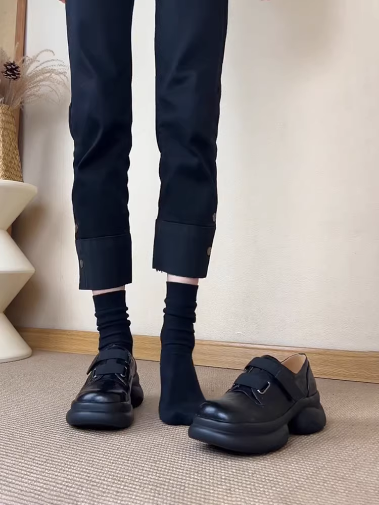 Phiên bản da cừu ~ Giày da nhỏ có khóa dán dành cho nữ, giày lười kiểu Anh cổ điển, giày đế dày tăng chiều cao