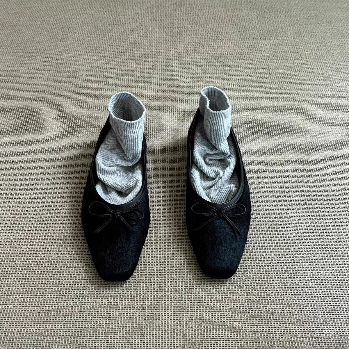 Phiên bản da bò ~ Giày lười mũi vuông nhỏ dành cho nữ, phong cách Anh, giày đế bằng lông ngựa, miệng nông, giày dạ hội thanh lịch.