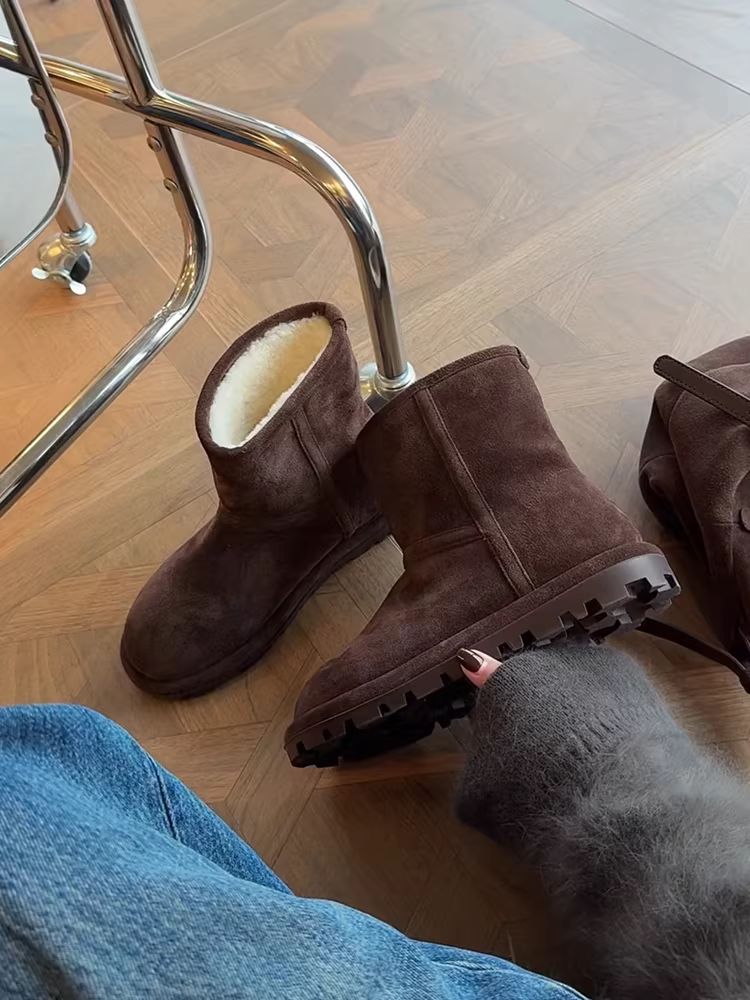 Phiên bản da bò ~ Giày bốt cotton cỡ lớn giữ ấm mùa đông dành cho nữ, da lộn, đế dày, mũi vuông, lót lông cừu, ấm áp và thoải mái, thích hợp để mặc ngoài trời, ủng đi tuyết.