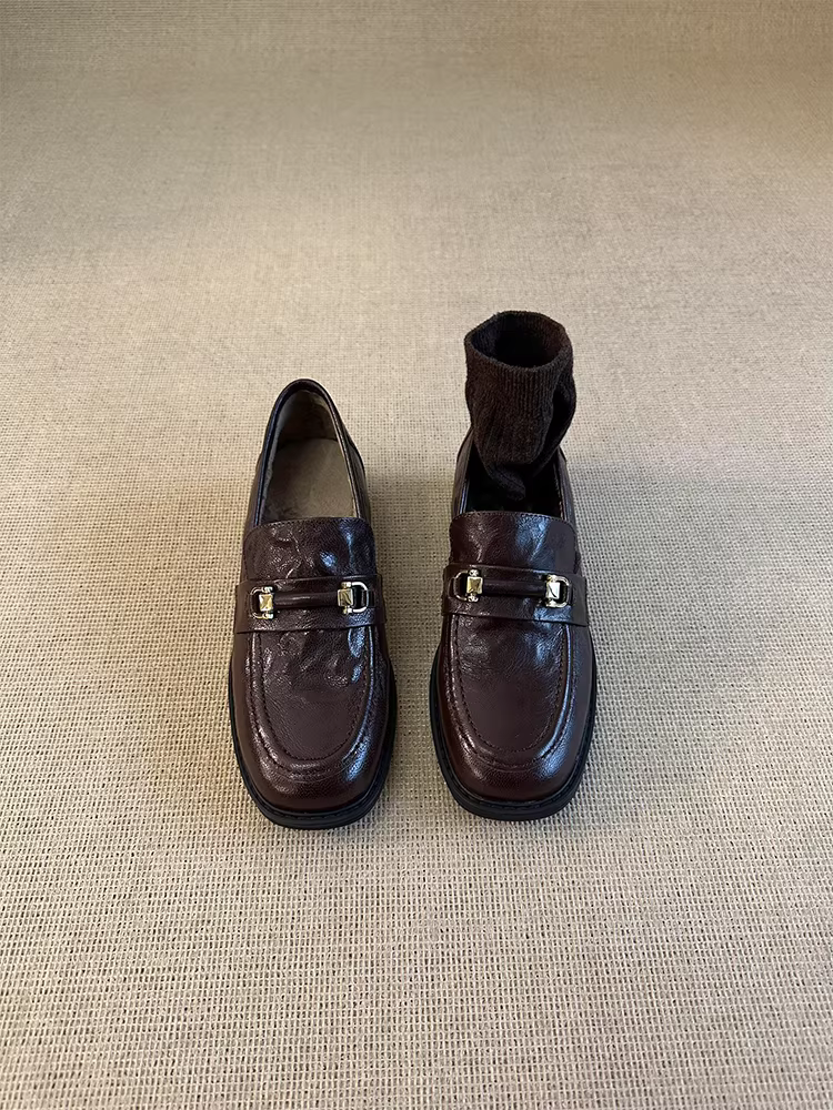 Phiên bản da cừu ~ Giày lười kiểu đại học sang trọng dành cho nữ với mũi vuông, gót dày, khóa kim loại, giày da thật nhỏ gọn