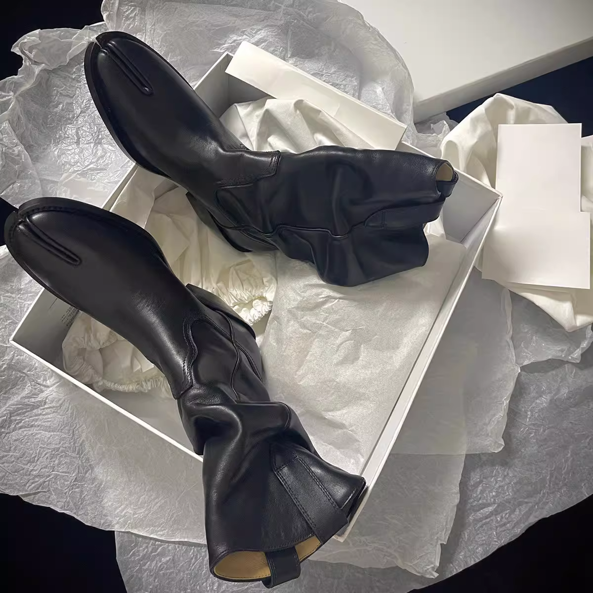 Phiên bản da bò~ Giày cao bồi kiểu Anh cổ điển, mũi chia, da thật, gót dày xếp ly, kiểu dáng lười, ngắn, đa năng dành cho nữ