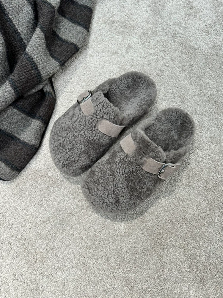Phiên bản da cừu ~ Giày Birkenstock lông thú cổ điển dành cho nữ, kiểu dáng đa năng, dễ mang, kiểu nửa mules, mũi kín, được lót thêm lông cừu giữ ấm mùa đông.
