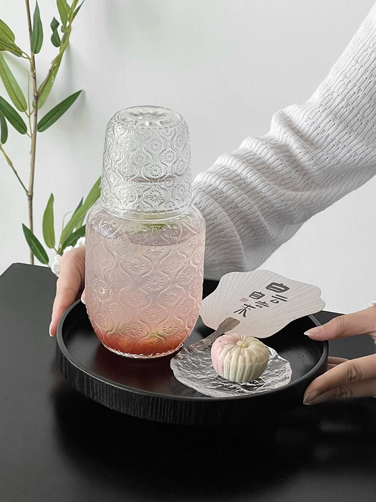Bộ ấm trà thủy tinh khắc họa tiết cổ điển, gồm một ấm và một chén, có giá trị thẩm mỹ cao, bộ trà chiều kiểu Trung Quốc dành cho một người, kèm cốc nước ép.