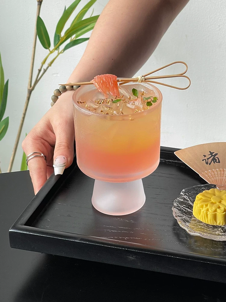 Ly thủy tinh kiểu Trung Quốc thời thượng, ly uống nước lạnh chân cao mờ mờ đơn giản, ly nước đẹp mắt dành cho nữ, ly kem, ly tráng miệng.