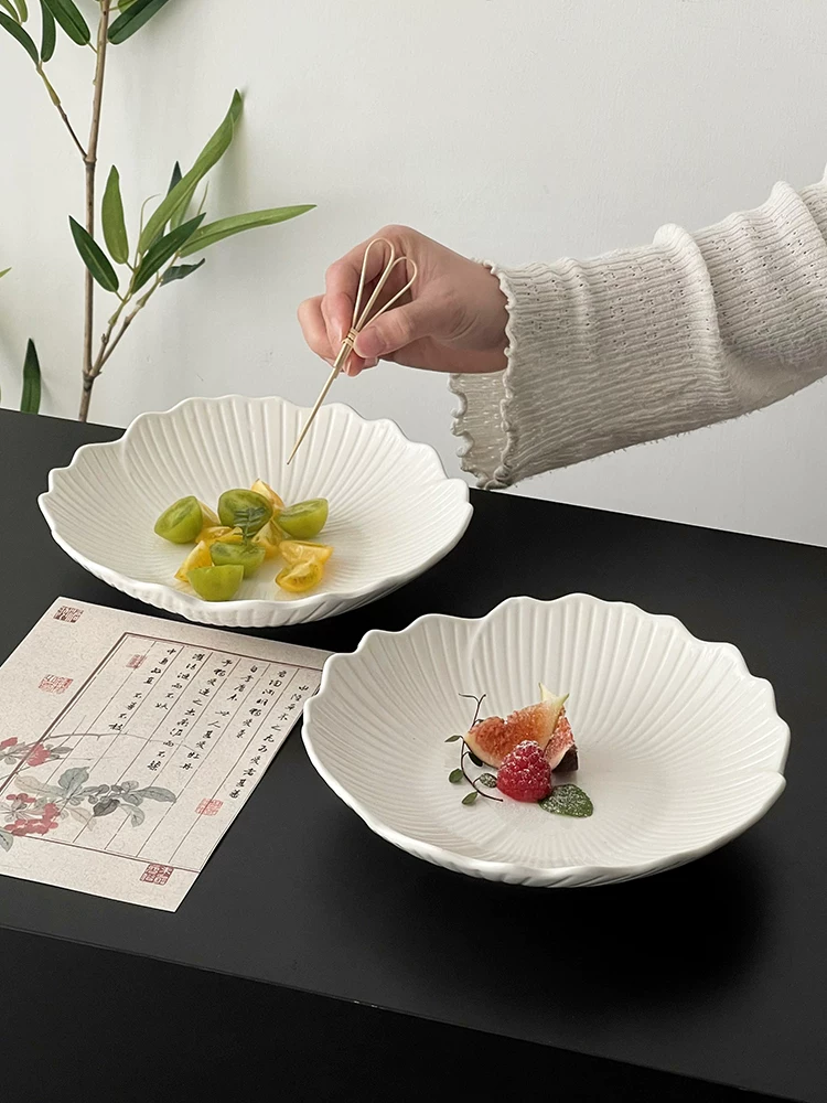 Đĩa tráng miệng hình lá bạch quả màu trắng, đĩa trái cây hoa văn cao cấp, đĩa ăn nhẹ trà chiều tinh tế, đĩa trái cây