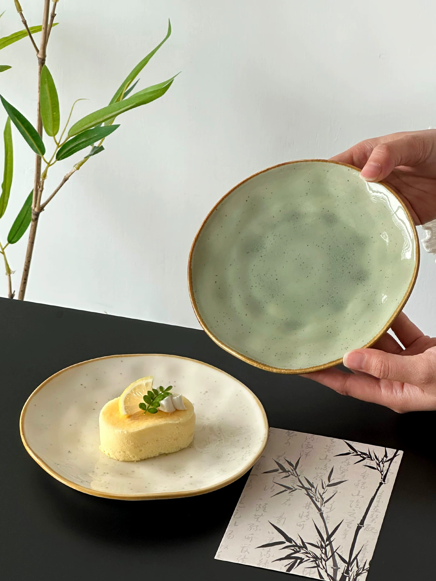 Đĩa gốm sứ cổ điển, đĩa đựng trái cây, đĩa đựng đồ ăn nhẹ, đĩa đựng tráng miệng trà chiều, đĩa cao cấp và đẹp mắt, đĩa nhỏ tinh tế.