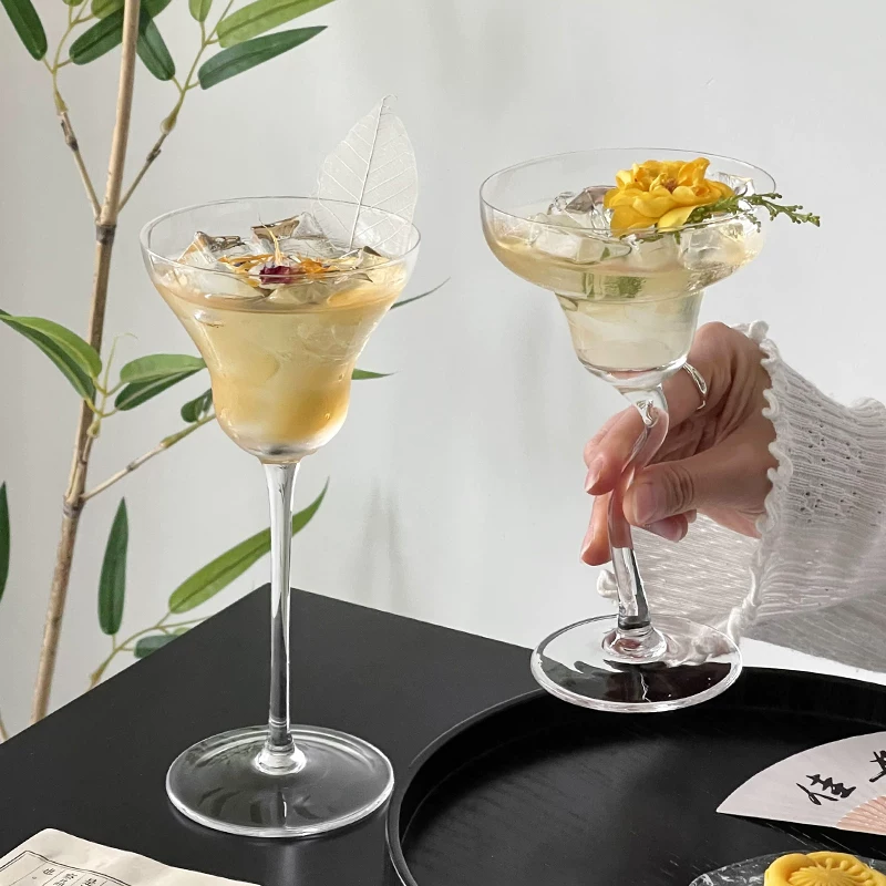 Cốc thủy tinh chân cao kiểu Trung Quốc có thân cong kiểu Trung Quốc cốc Margarita cốc bong bóng sáng tạo cốc sâm panh cốc cocktail