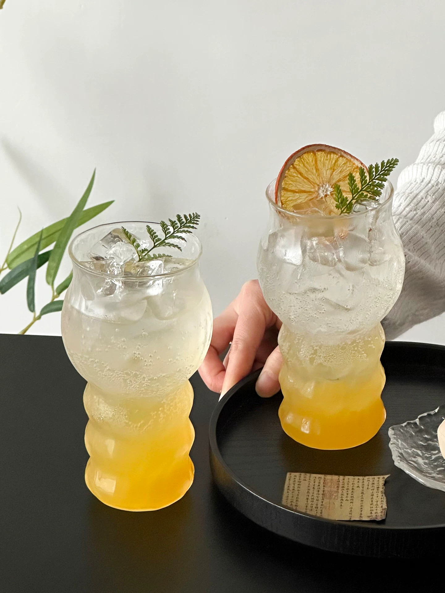 Ly thủy tinh cao cấp với thiết kế độc đáo, ly rượu vang đẹp mắt, ly uống nước, ly nước ép thẩm mỹ cao, ly nước trong suốt.