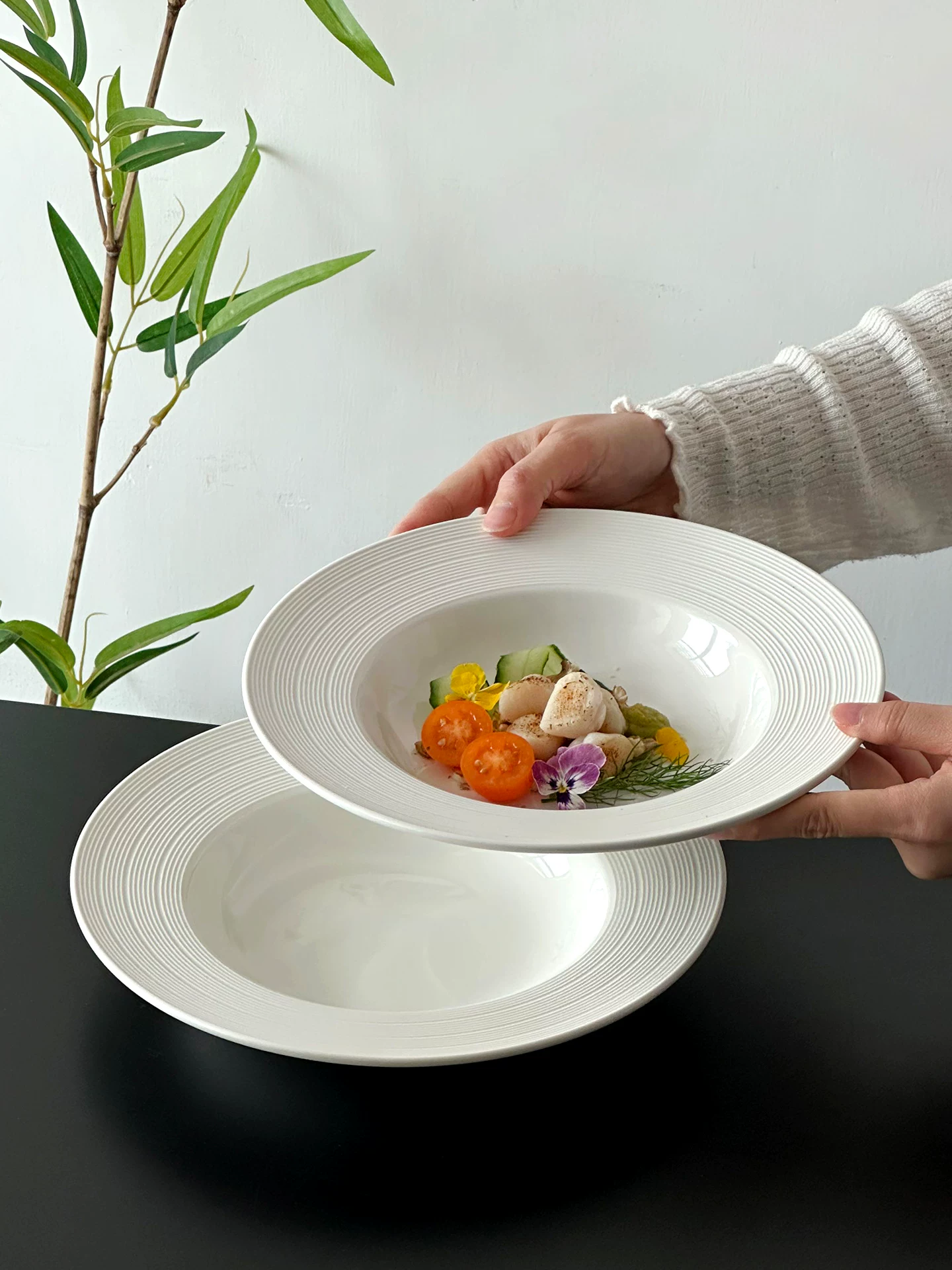 Đĩa sứ thiết kế sáng tạo, đĩa hình mũ rơm đơn giản, đĩa trái cây, đĩa salad cao cấp, đĩa đựng món ăn tinh tế, bộ đồ ăn bày trí.