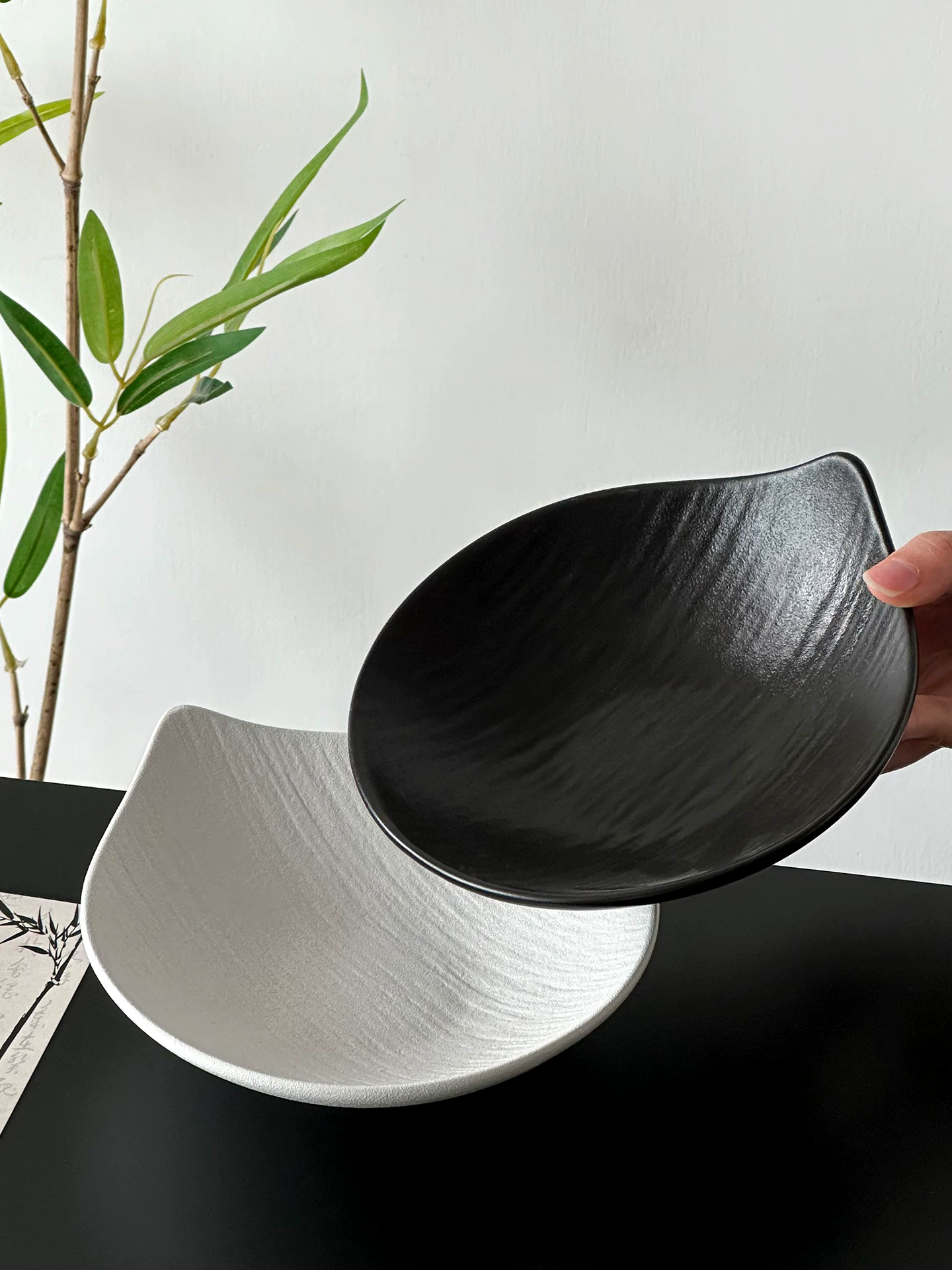 Đĩa sứ đơn giản, đĩa tráng miệng hình giọt nước, đĩa ăn nhẹ trà chiều tinh tế, đĩa trái cây sang trọng, đĩa trái cây bằng sứ