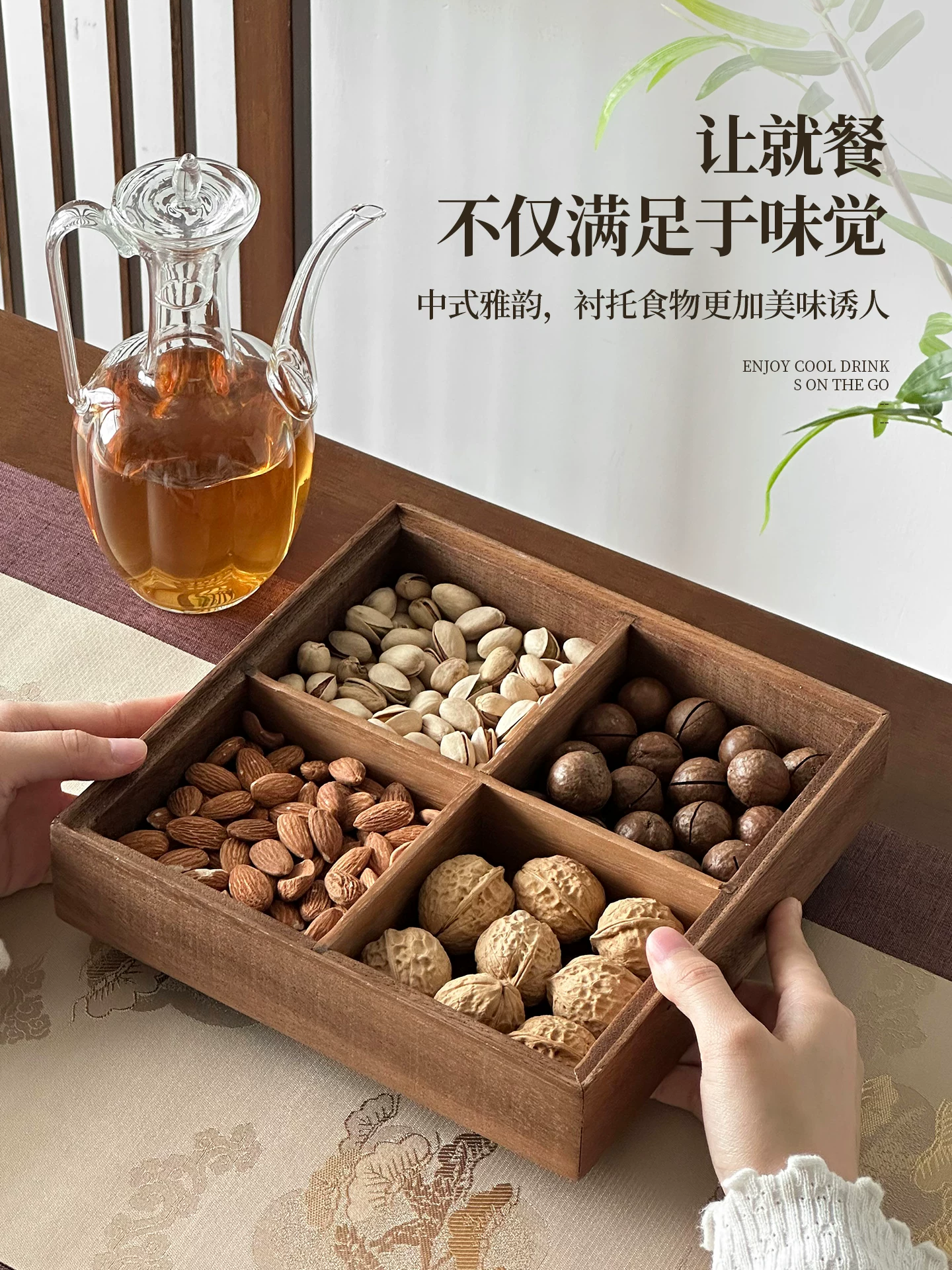 Khay đựng trái cây gỗ nguyên khối kiểu Trung Quốc mới, bốn ngăn, có nắp, khay đựng trái cây bàn trà tinh tế, khay đựng đồ ăn nhẹ, hộp đựng trái cây chia ngăn, thẩm mỹ cao.