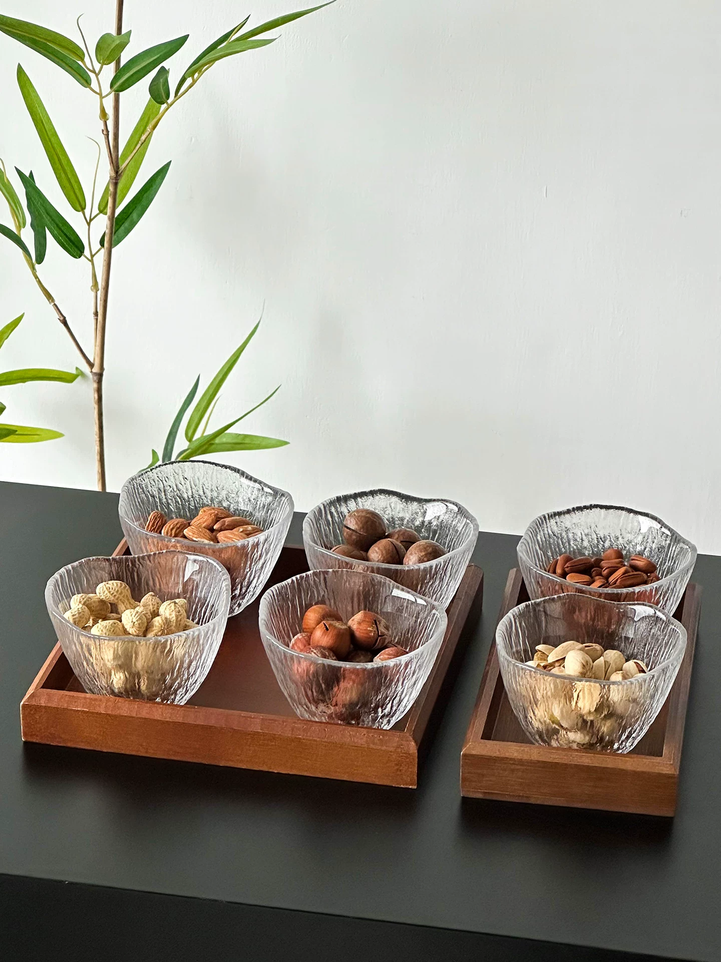 Ly thủy tinh trong suốt cao cấp có ngăn đựng hạt, hoa quả khô và đồ ăn nhẹ; bộ khay đựng trái cây.