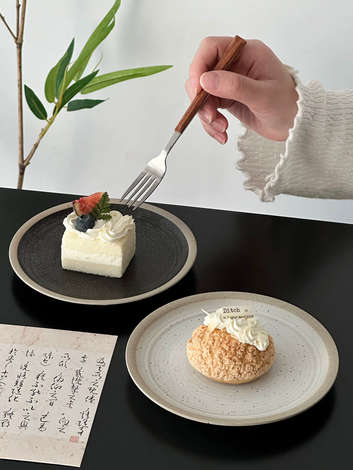 Đĩa gốm sứ thiết kế độc đáo phong cách retro, đĩa tráng miệng, đĩa ăn nhẹ trà chiều, đĩa trái cây tinh tế, đĩa nhỏ.