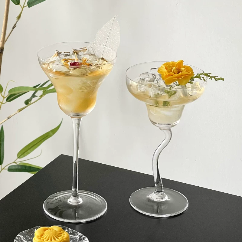 Cốc thủy tinh chân cao kiểu Trung Quốc có thân cong kiểu Trung Quốc cốc Margarita cốc bong bóng sáng tạo cốc sâm panh cốc cocktail