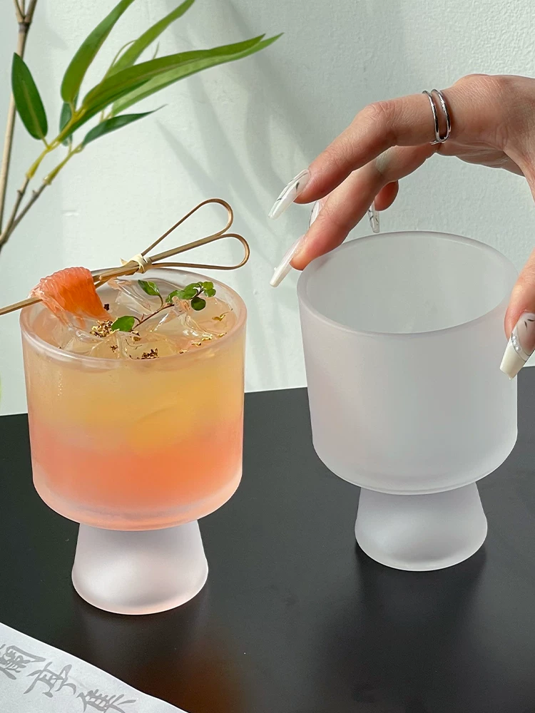 Ly thủy tinh kiểu Trung Quốc thời thượng, ly uống nước lạnh chân cao mờ mờ đơn giản, ly nước đẹp mắt dành cho nữ, ly kem, ly tráng miệng.