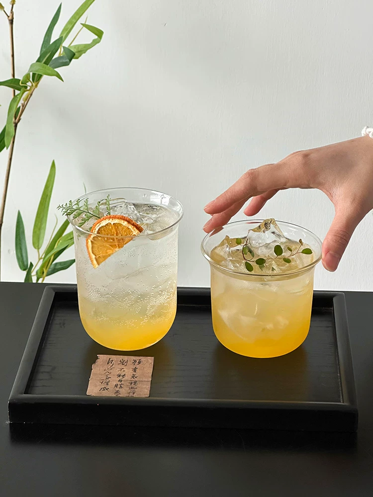 Ly thủy tinh đơn giản, mũm mĩm, dung tích lớn, nhẹ, thẩm mỹ cao, dùng uống nước lạnh, nước ép, nước lọc.