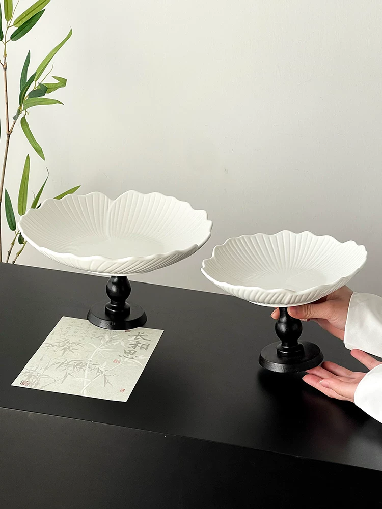 Đĩa gỗ nguyên khối kiểu Trung Quốc có chân cao dùng cho trà chiều, đĩa tráng miệng, đĩa trái cây, đĩa gốm sứ cao cấp hình hoa, đĩa trưng bày đồ ăn nhẹ, đĩa trái cây.