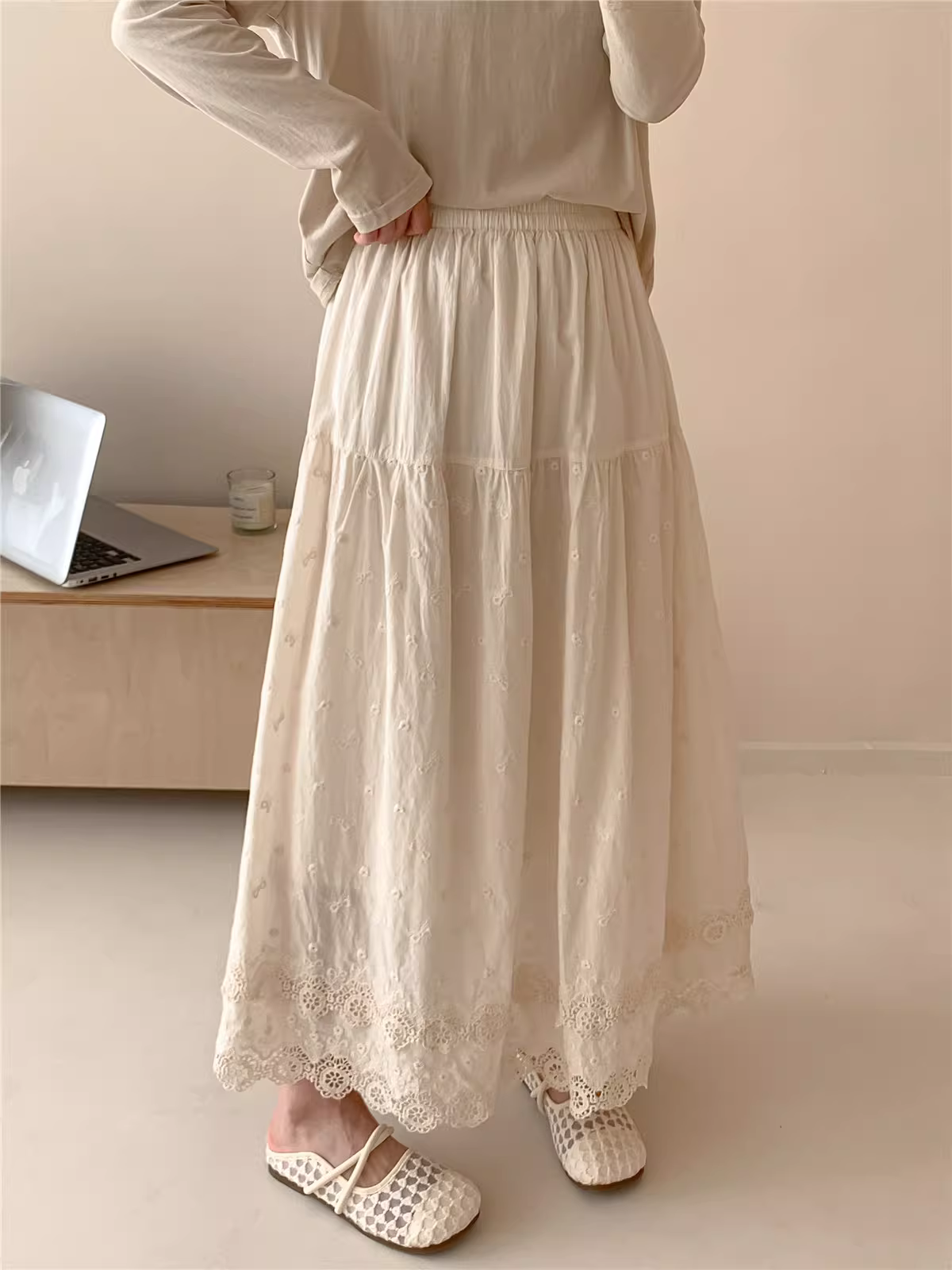 Váy cotton dáng chữ A midi eo thun phối ren thêu nơ kiểu mới Xuân 2025 Dream Box