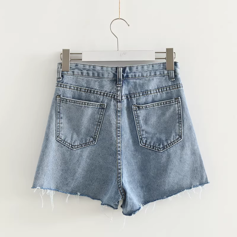 Quần short denim rộng ống, cạp cao, thêu hoa cúc tươi mát, kiểu dáng mới hè 2024, tôn dáng, chất liệu xù nhẹ dành cho nữ