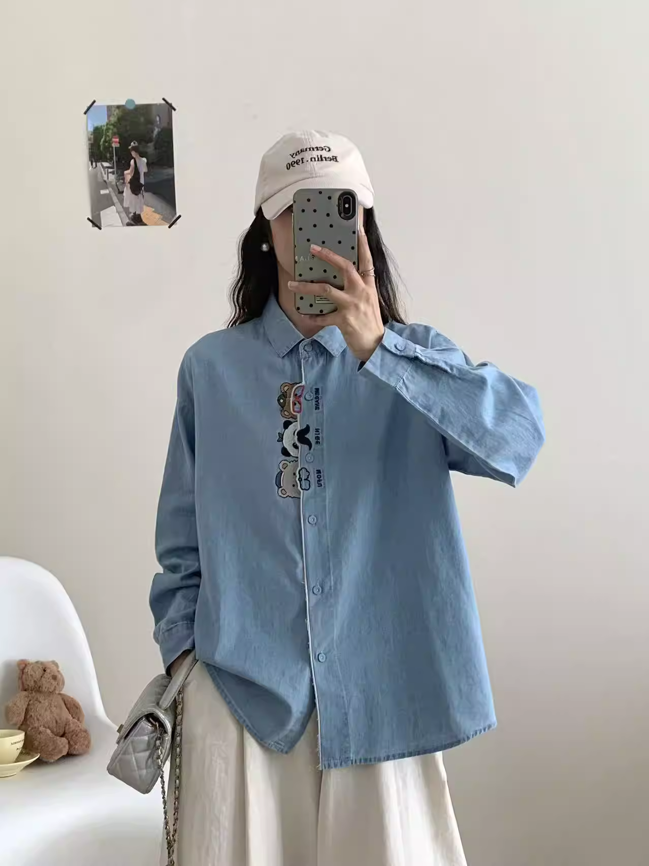 Áo sơ mi denim thêu hoạt hình Dream Box 2025 Thu mới, cổ trụ, tay áo trễ vai, dài tay, dáng rộng, áo giảm tuổi tác dành cho nữ.