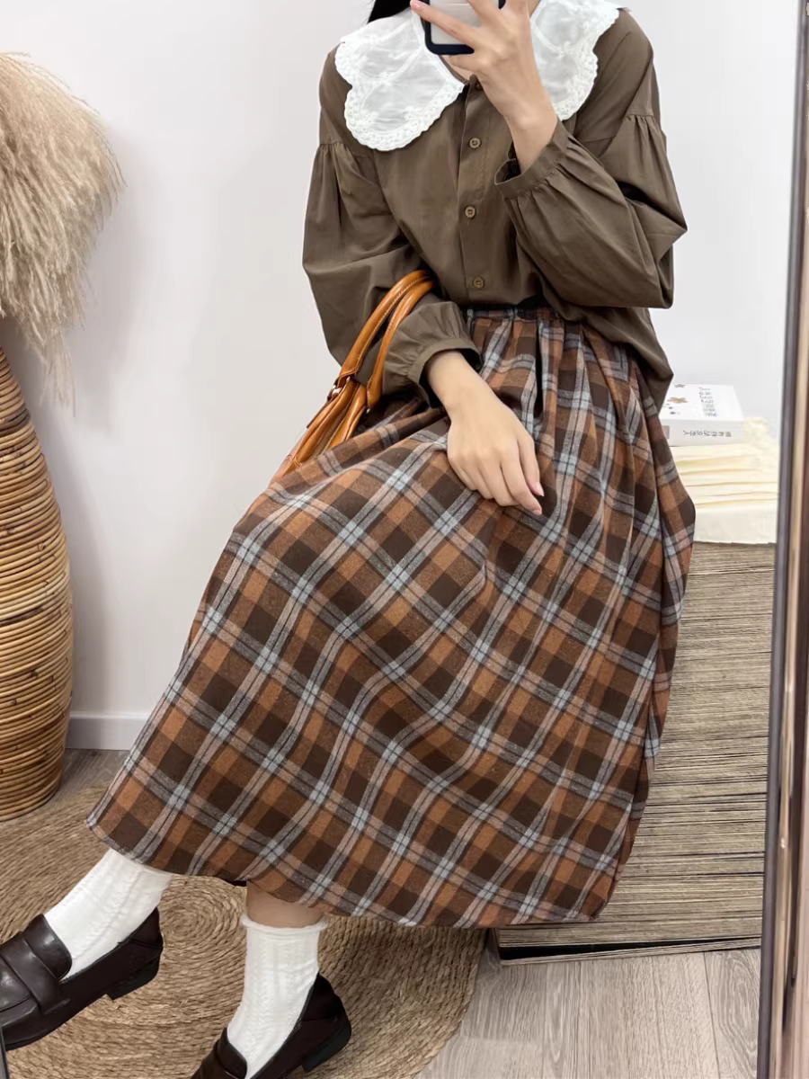 Váy cotton kẻ ca rô vintage mùa thu Dream Box 2024, lưng thun, dáng chữ A, lưng cao, dài qua gối