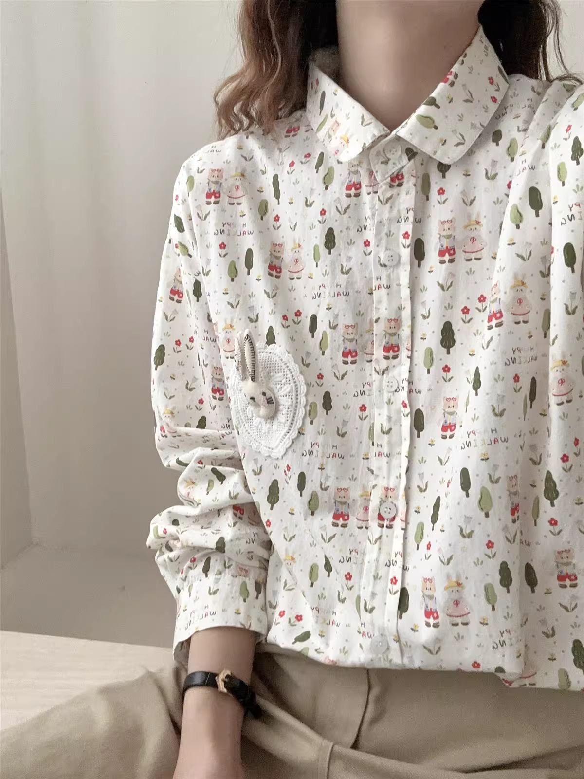 Áo sơ mi cotton in hình thỏ nhỏ 3D phong cách mới Xuân 2025 Dream Box, cổ trụ, tay dài, dáng rộng dành cho nữ