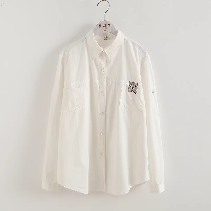 Áo sơ mi nữ Dream Box 2022 mùa hè kiểu mới thêu hình đầu mèo, túi lớn, cổ sơ mi, tay áo có thể tháo rời, chất liệu cotton trắng, dáng rộng
