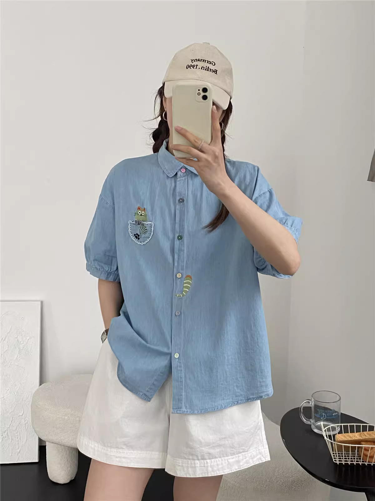 Áo sơ mi denim thêu hình mèo hoạt hình mùa hè Dream Box 2024, cổ trụ, cúc nhiều màu, tay ngắn, dáng rộng