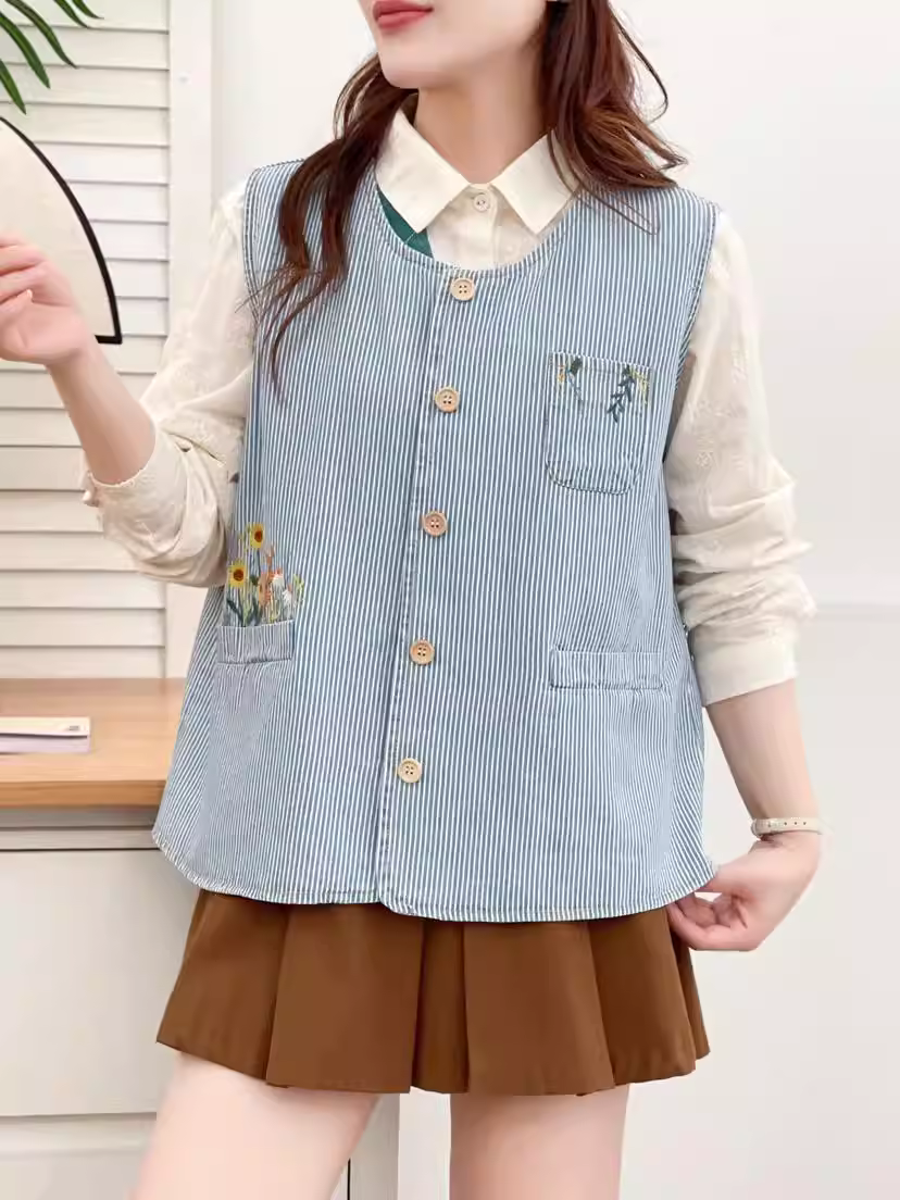 Áo gile denim kẻ sọc cổ tròn có túi thêu hoa mùa thu mới Dream Box 2025 dành cho nữ