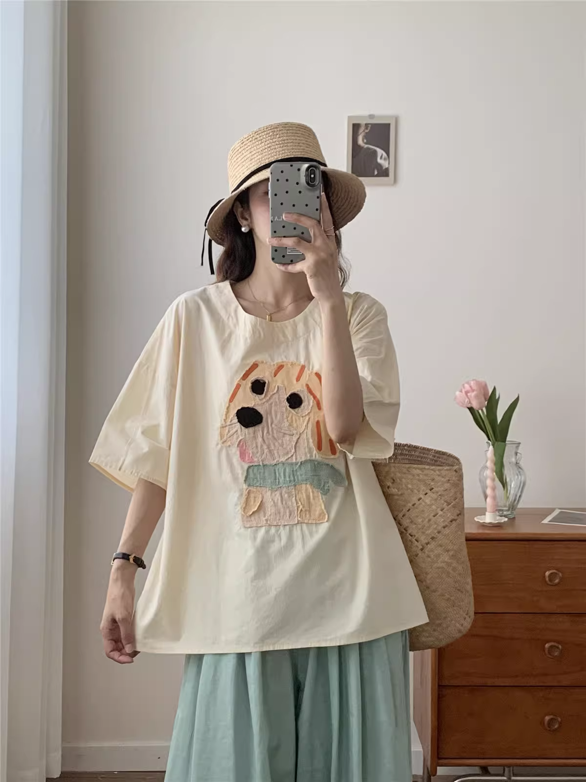 Áo thun cotton thêu hình chó phối màu mùa hè Dream Box 2025 cổ tròn tay ngắn dáng rộng, kiểu trẻ trung