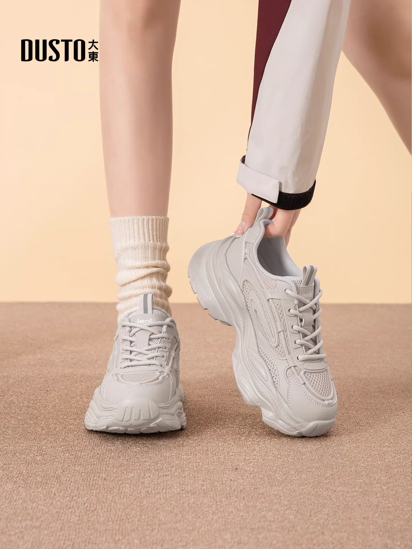 Giày thể thao bố dành cho nữ, mẫu mới thu đông 2025, đế dày tăng chiều cao, giày thể thao đa năng, phong cách thường ngày.