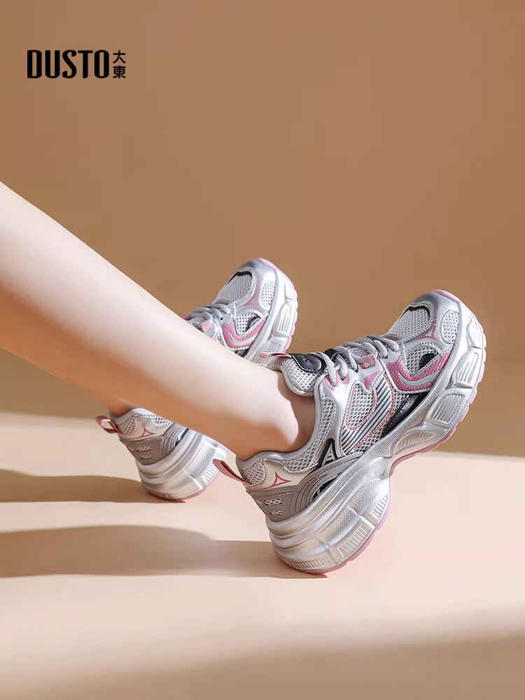 Giày thể thao bố mẹ màu bạc dành cho nữ, kiểu dáng mới phổ biến năm 2025, giày đế dày tăng chiều cao mùa thu đông, giày thể thao đa năng, phong cách thường ngày dành cho nữ.