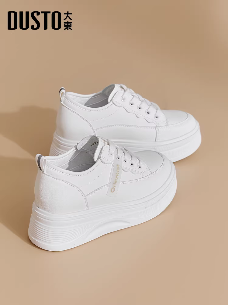 Giày thể thao nữ đế dày tăng chiều cao màu trắng, kiểu mới thu đông 2025 dành cho nữ nhỏ nhắn, giày thể thao tăng chiều cao phong cách thường ngày.