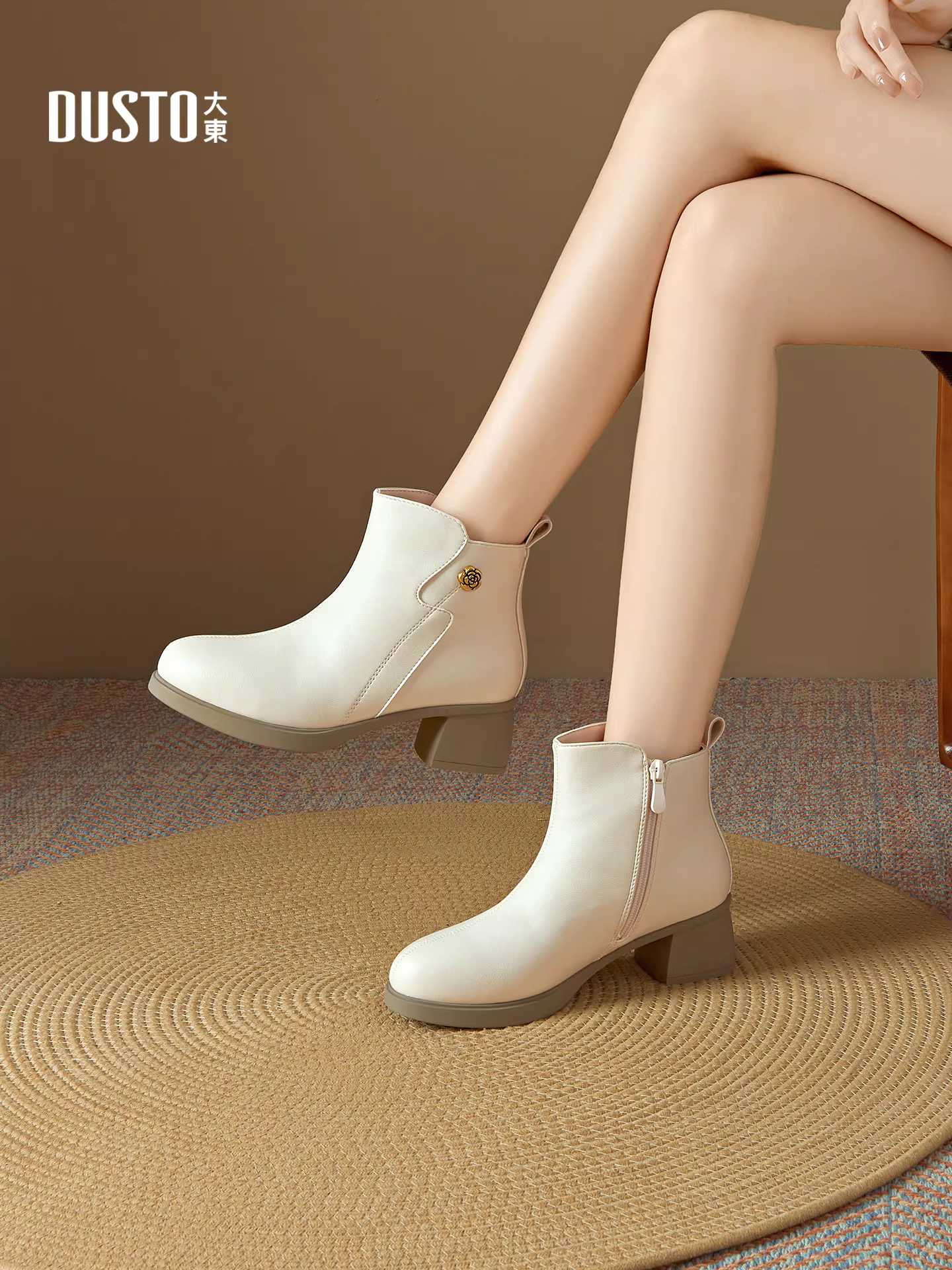 Giày bốt cổ ngắn Dadong màu đen dành cho nữ, kiểu mới mùa thu 2025, gót dày, thiết kế độc đáo, đa năng.