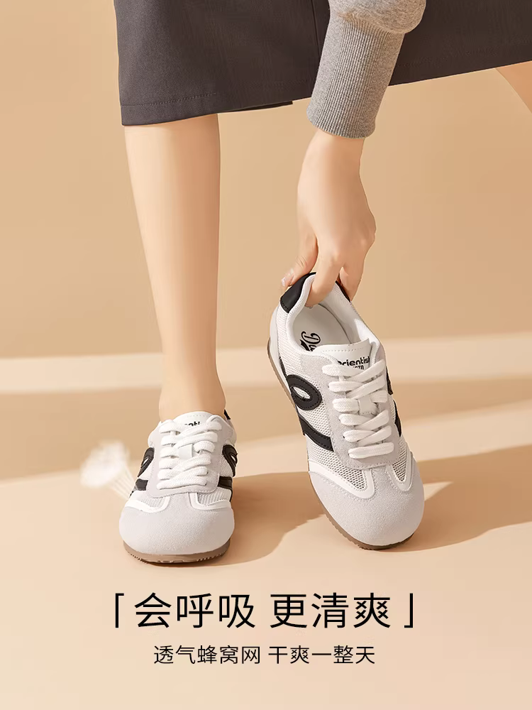 Giày thể thao màu vàng Dadong dành cho nữ, mẫu mới thu đông 2025, chất liệu lưới thoáng khí, kiểu dáng đơn giản, siêu hot, kiểu giày Forrest Gump.