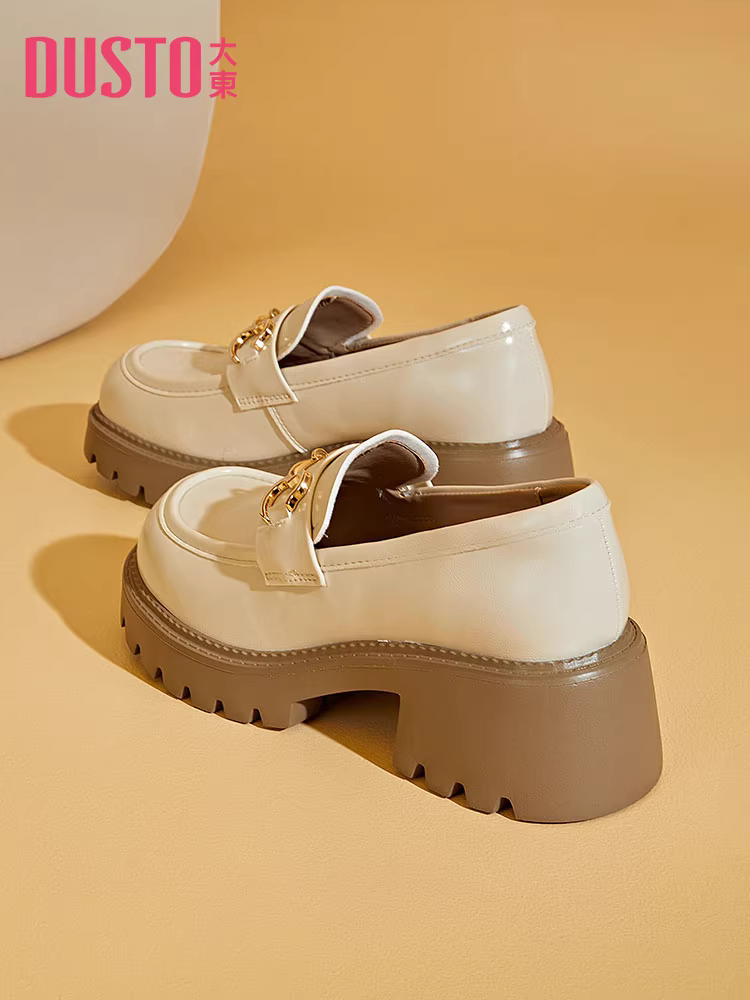 Giày lười đế dày màu trắng Dadong dành cho nữ, giày nữ kiểu mới mùa thu 2025, giày cao gót đơn kiểu Pháp, giày da nhỏ tăng chiều cao mũi rộng.