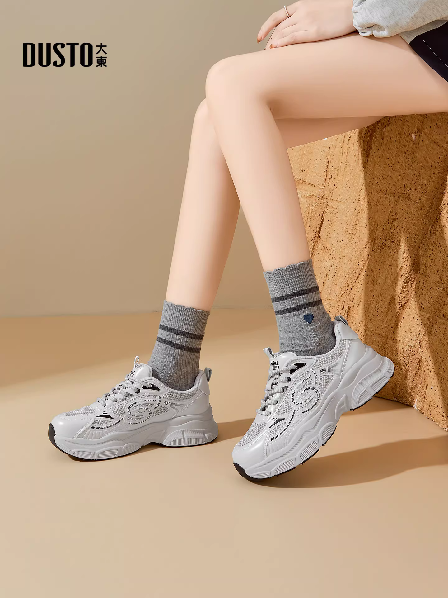 Giày bố nữ, giày thể thao đế dày tăng chiều cao màu trắng mùa đông mới 2025, giày thể thao thường ngày.