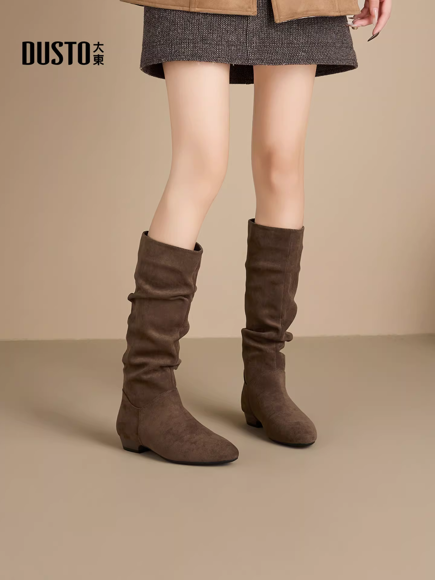 Giày bốt nữ mũi nhọn cao cổ mùa đông 2025 kiểu retro, lót lông Melard, xếp ly, đế dày