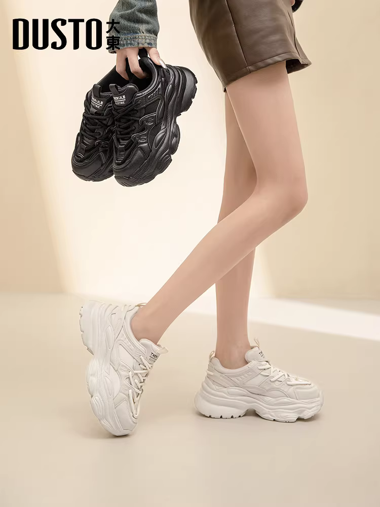 Giày thể thao đế dày màu trắng dành cho nữ, mẫu mới thu đông 2025, giày thể thao nữ tăng chiều cao, kiểu dáng năng động.