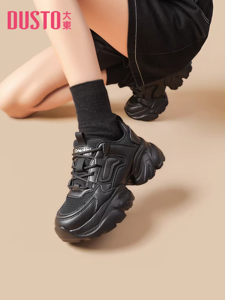 Giày thể thao bố dành cho nữ màu đen, mẫu thu đông 2025 mới, giày đế dày tăng chiều cao cho phụ nữ nhỏ nhắn, giày thể thao nhẹ cho nữ.